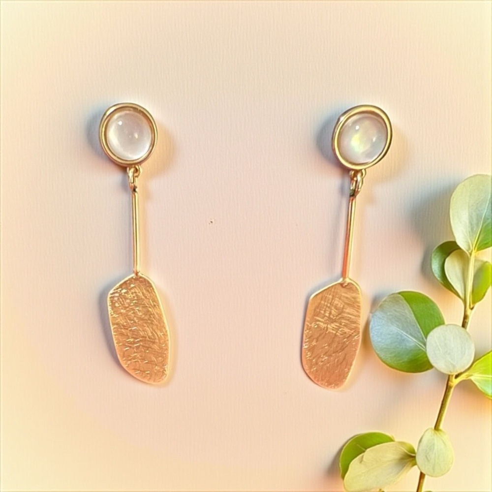 Brush Gold Drop Earrings/Moonstones Stone